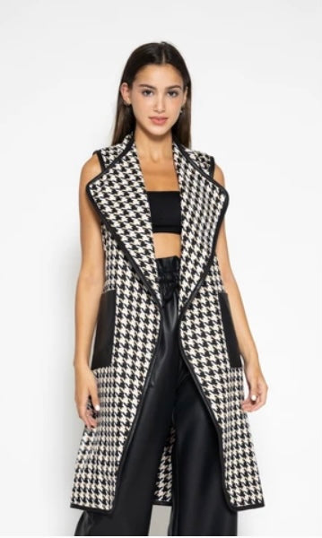 Houndstooth pleather detailed vest jacket.